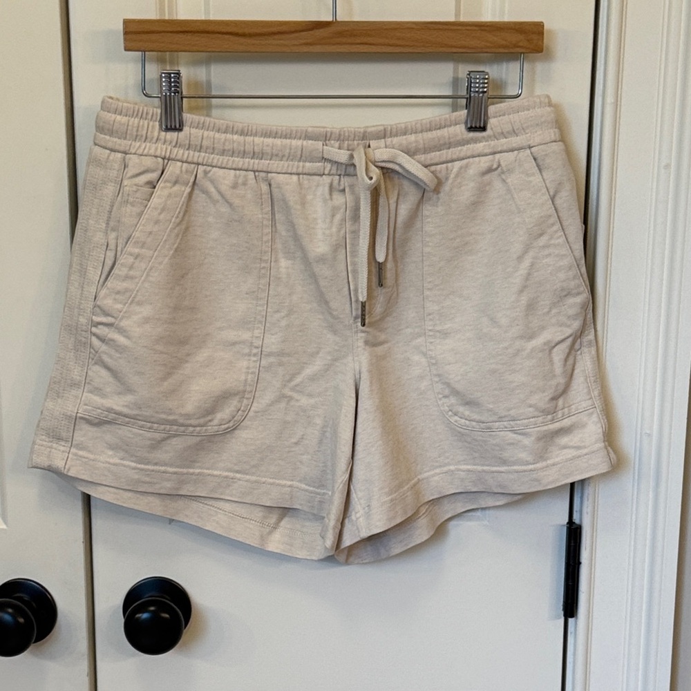 Athleta Oatmeal Heather Farallon Cream Athletic Shorts tall long 10 10T NWT